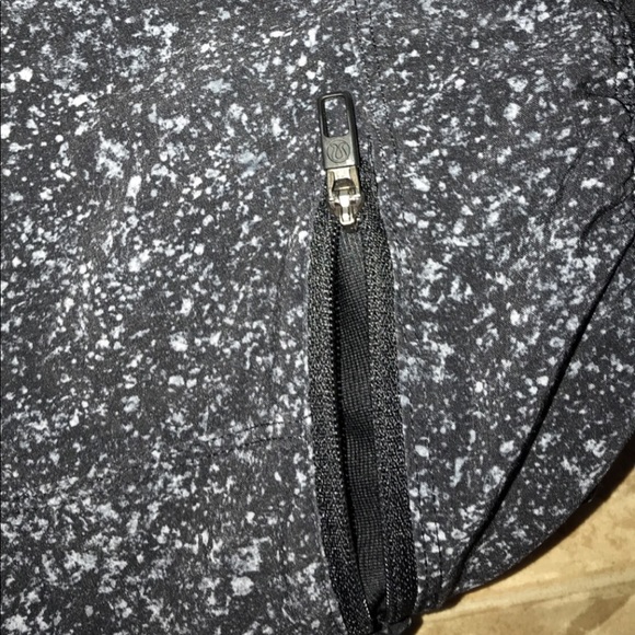 Men’s lululemon shorts - Picture 7 of 8